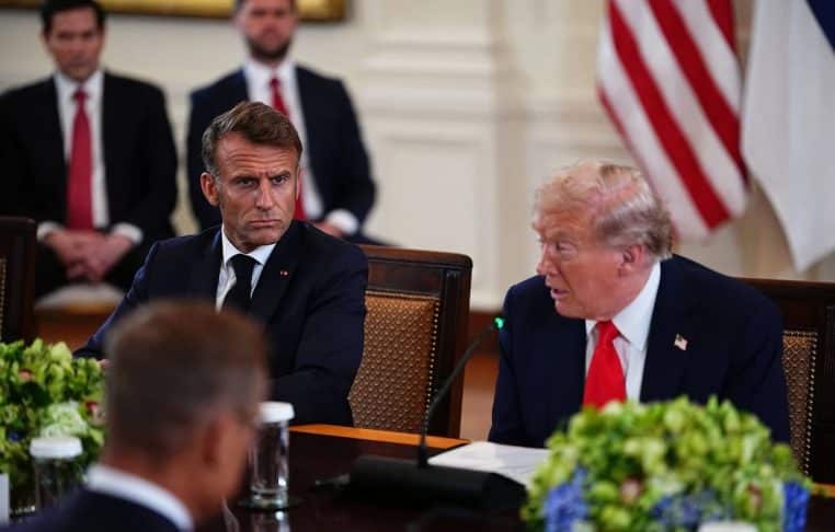 macron donald trump chuchote - copiee