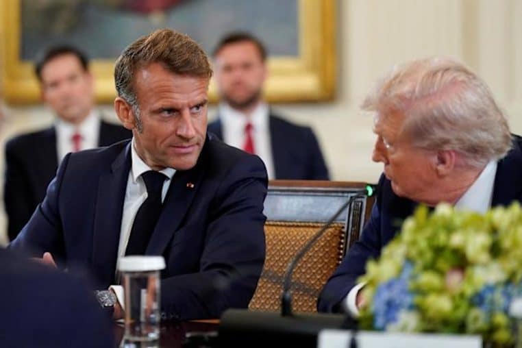 macron donald trump chuchote - copiee
