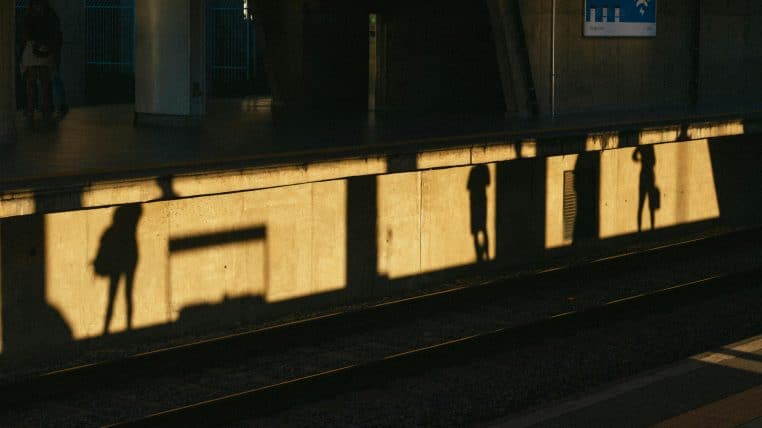 Un père et sa fille agressés sur un quai de gare