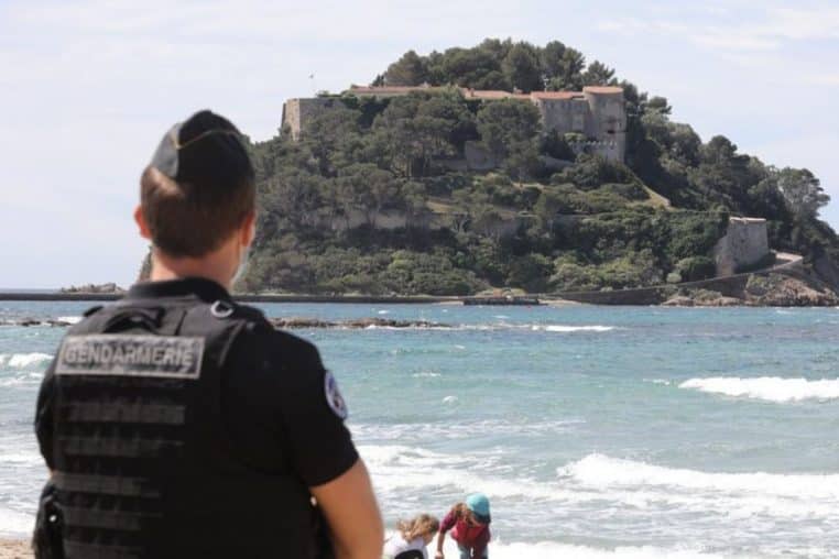 securite vacances macron @Luc Boutria