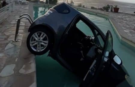 voiture piscine