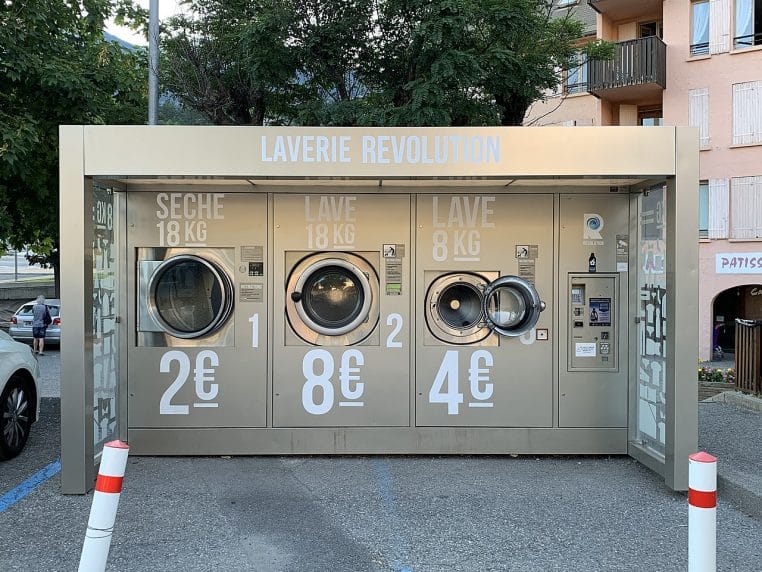 Machines à laver en libre-service en extérieur à Embrun.