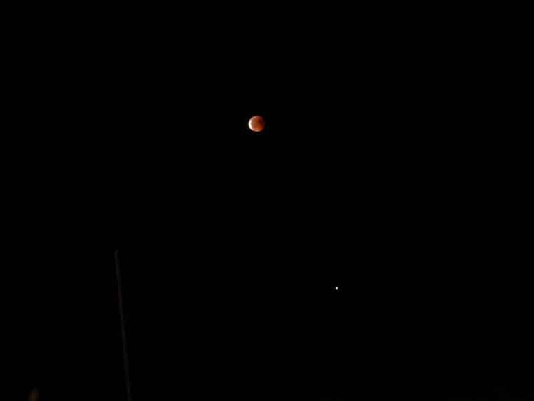 lune rouge lors d’une éclipse totale observée en France