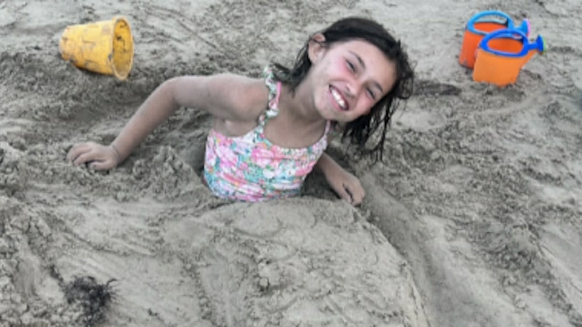 Fille attaque requin jambe