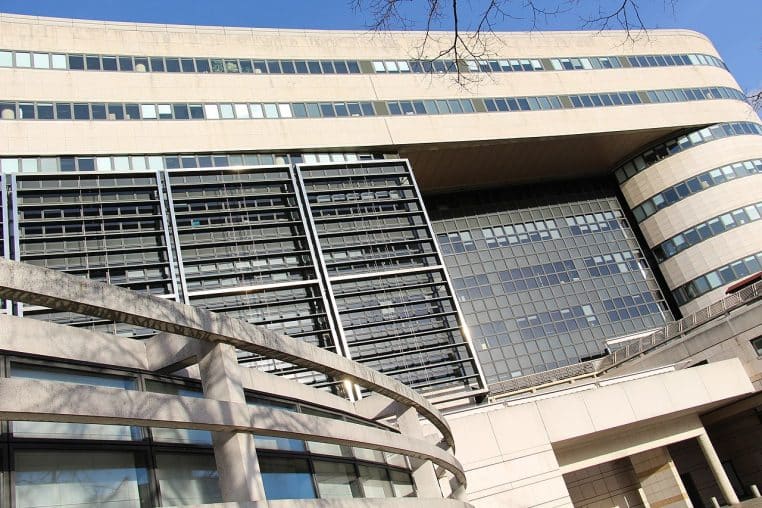 Façade du ministère de l’Économie et des Finances, Paris 12e, format paysage