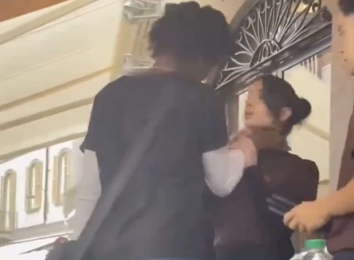 Cliente agresse serveuse