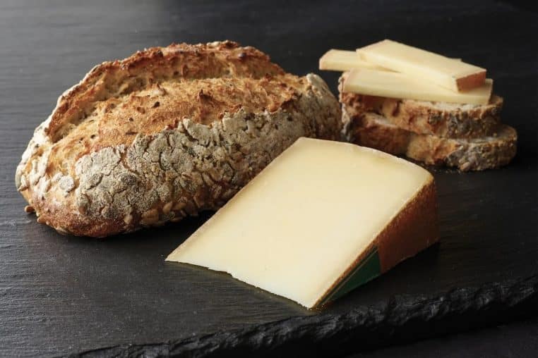 comment bien manger fromage pain grille - copie
