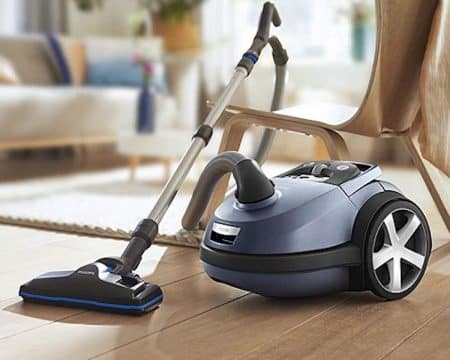 elle etrangle sa copine fil aspirateur
