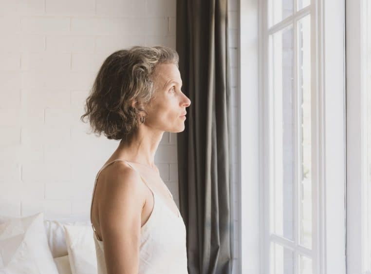 Femme cheveux courts