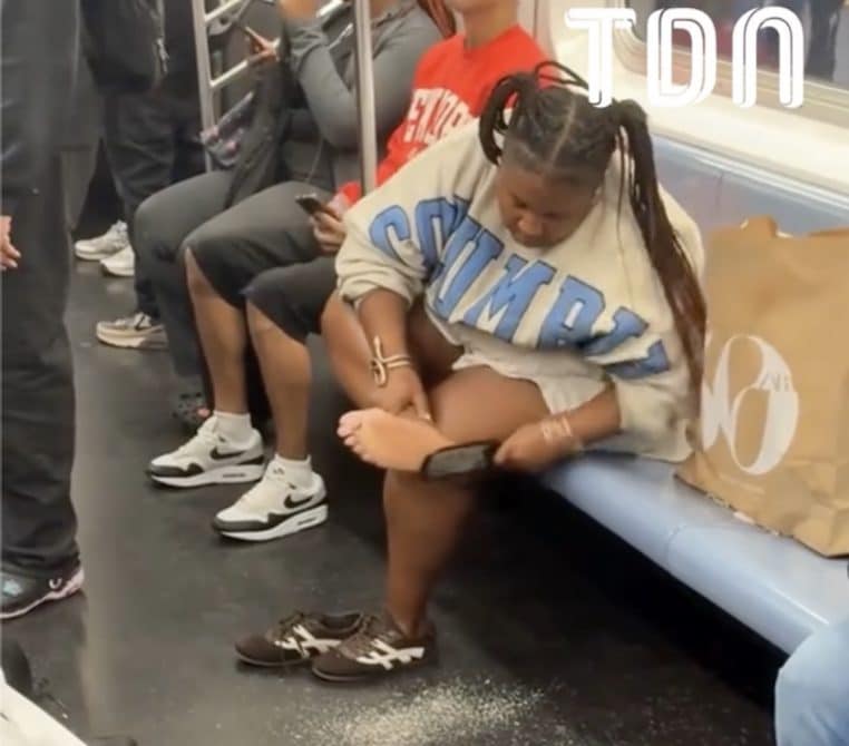 Femme aux transports à New York