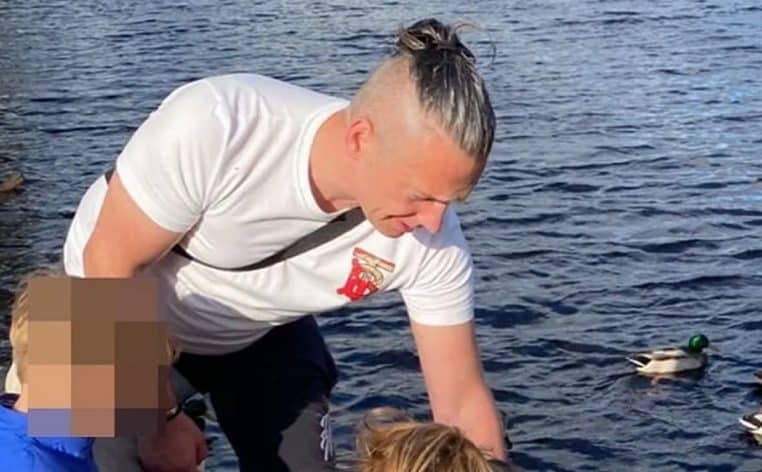 funérailles enfant père mort