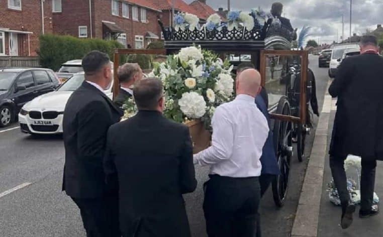 funérailles enfant père mort