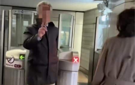 Homme s'en prend à une femme voilée au métro à Paris