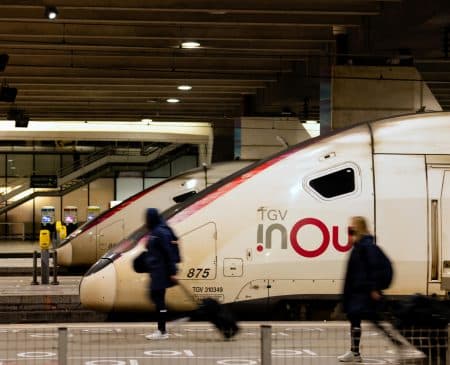 Il surprend une conversation dans un train