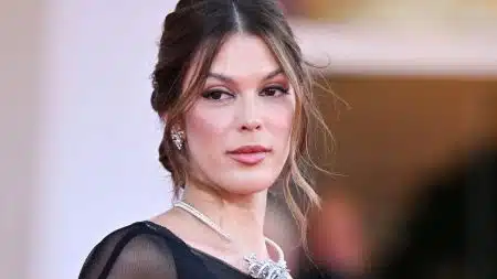 iris mittenaere robe mostra de venisee