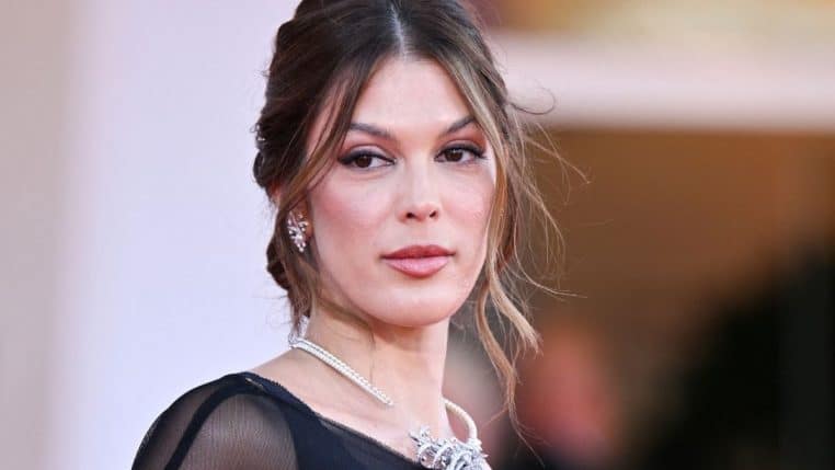 iris mittenaere robe mostra de venisee