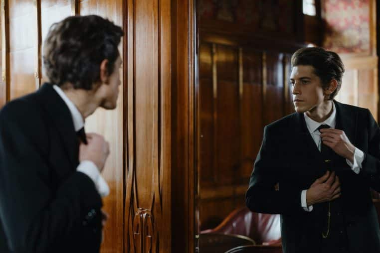 Il hérite d'une fortune colossale