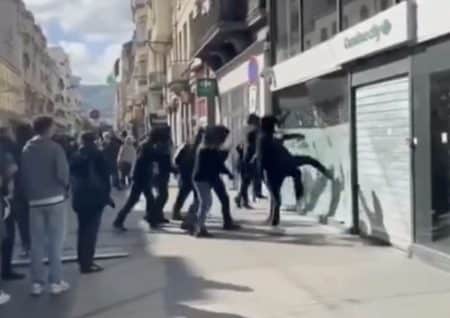 Jeunes carrefour vandalisme