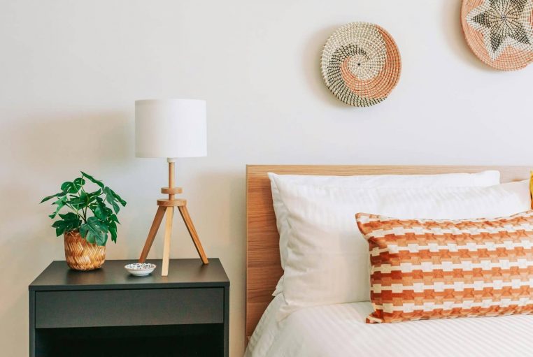 Plante sur table de chevet