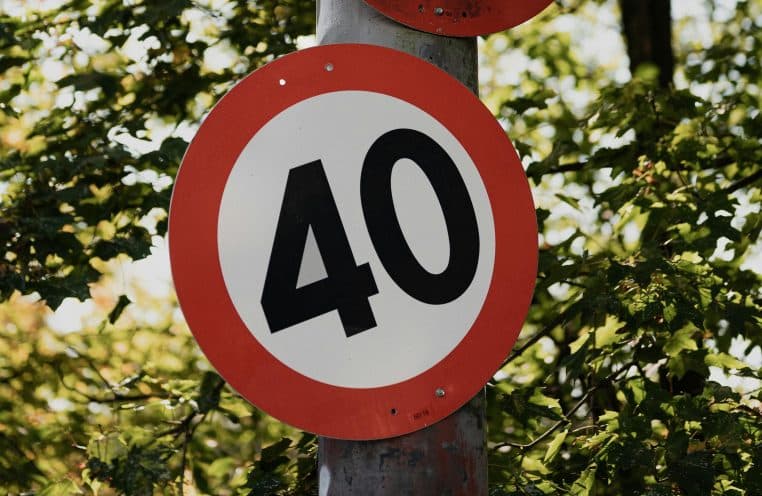 Que signifient les panneaux inversés ?