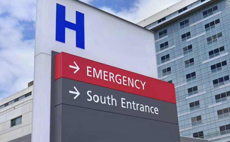 radio agression couteau hôpital insolite