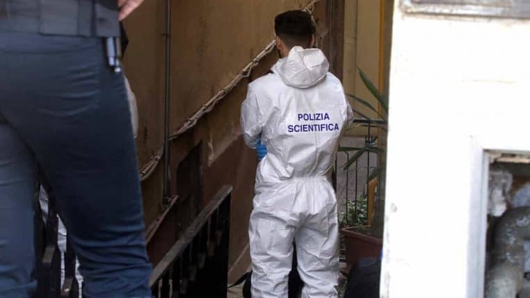 une femme vit avec le cadavre de sa mere - copie