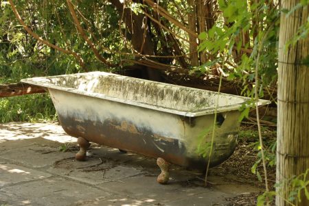 vieille baignoire rouillée