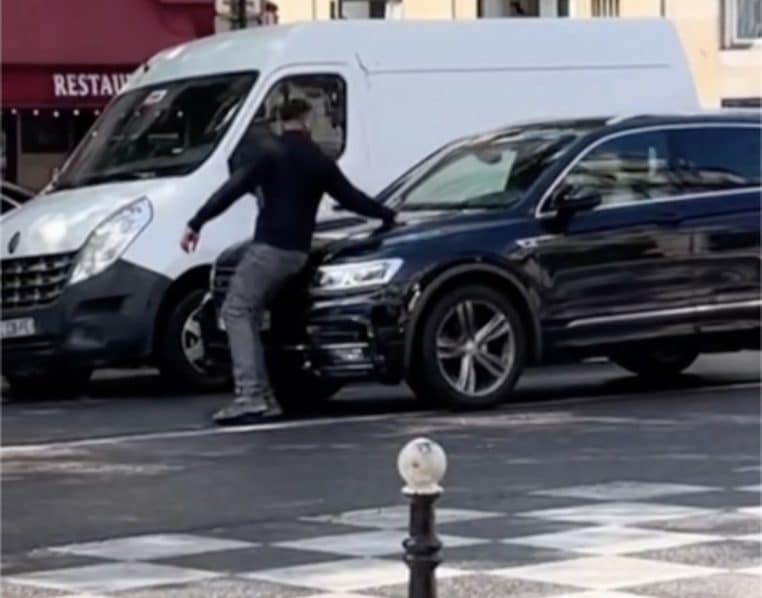 Fuite après accident de voiture