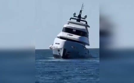 yacht coule