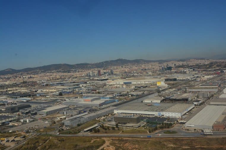 Bâtiments industriels de la Zona Franca à Barcelone, ancien site automobile.