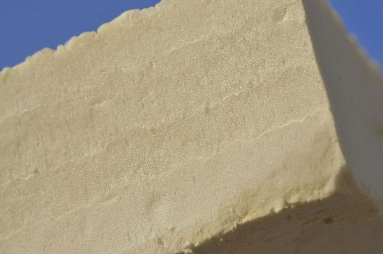 Détail d’un isolant projeté en coupe