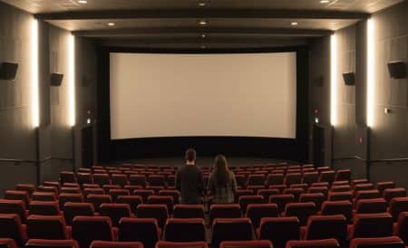 Couple dans un cinéma