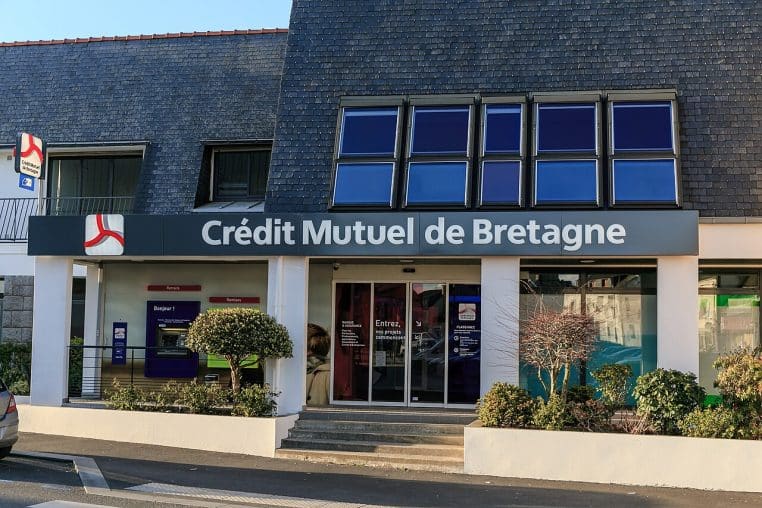 Agence du Crédit Mutuel de Bretagne à Plabennec, photo de façade, pour illustrer l’univers des livrets et comptes à terme.