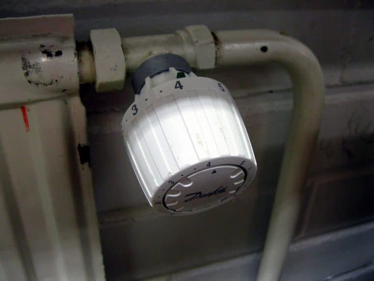 Vanne thermostatique de radiateur Danfoss en gros plan