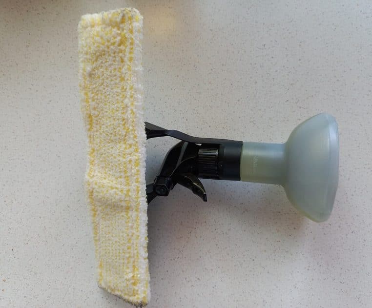 Ensemble de nettoyage des vitres avec vaporisateur et microfibre