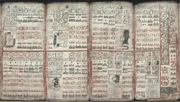 Séquence de pages du codex de Dresde présentant les tables d’éclipses et des grilles de calcul sur plusieurs feuillets contigus.