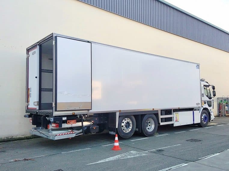 Châssis et cabine Renault Trucks E-Tech D Wide sortant d’usine, 100 % électrique, destiné au transport frigorifique.