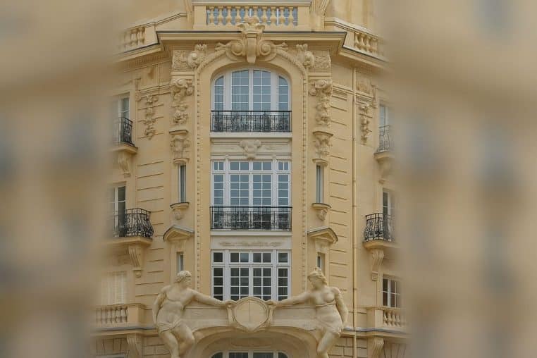 Façade Art nouveau au 16 rue d’Abbeville, Paris 10e.