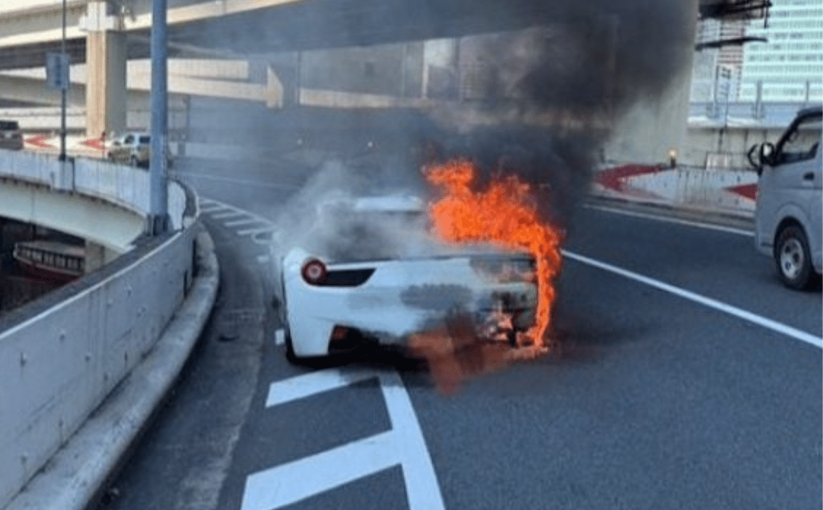Ferrari feu voiture