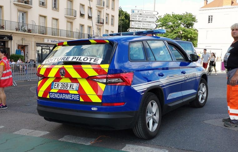 Škoda Kodiaq aux couleurs de la Gendarmerie nationale, prise en situation.