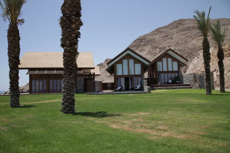 Ensemble de villas lumineuses avec bassins individuels