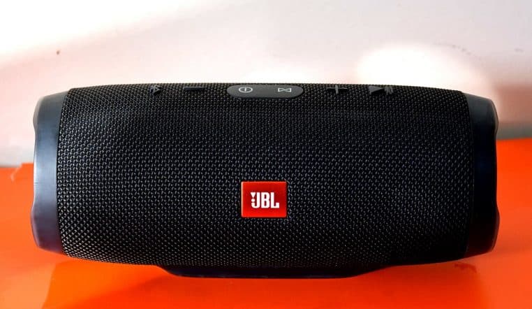Enceinte portable type barillet en extérieur.