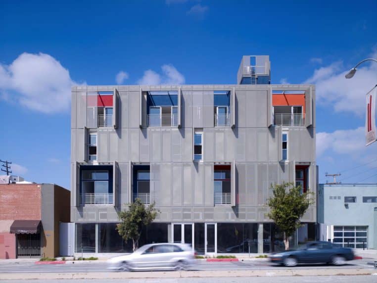 Baies vitrées double vitrage low-E dans un bâtiment performant