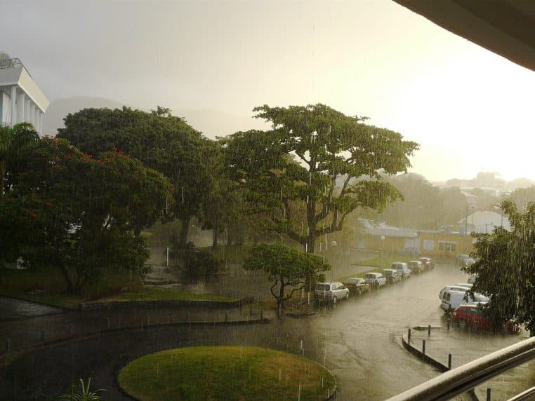 Bâtiment d’un centre des finances publiques ; le gel du barème fera entrer environ 200 000 foyers dans l’impôt.
