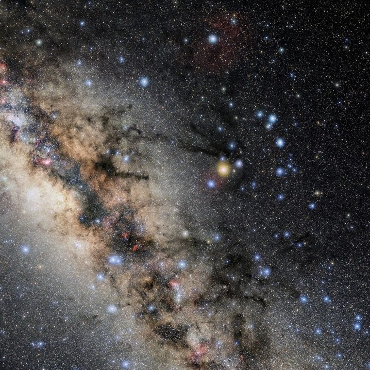 Constellation du Scorpion en haute résolution, étoiles saillantes et tracé lisible pour situer Antares.