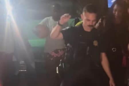 Policier danse