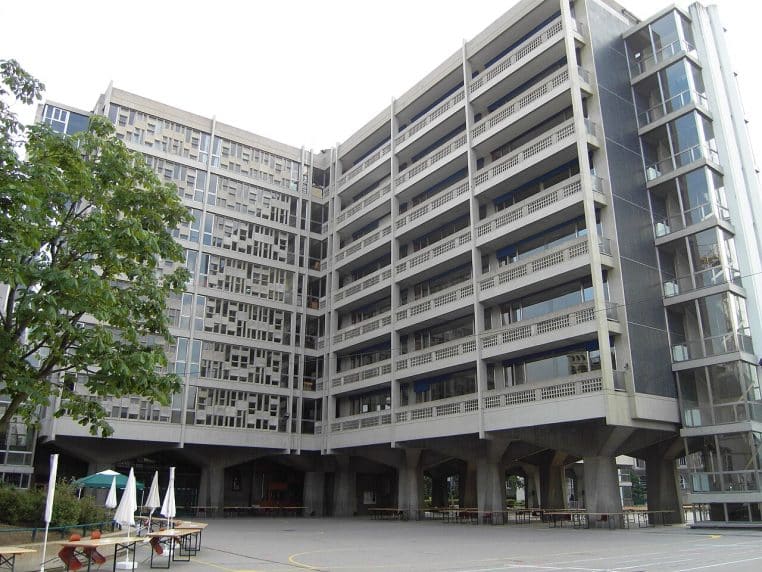 : Façade d’un bâtiment du Collège-Lycée Stanislas à Paris