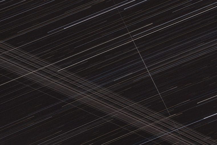 Traînées multiples Starlink sans légendes