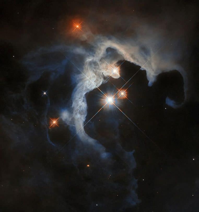 Nébuleuse par réflexion dans la constellation du Taureau ; rappel visuel du signe où se forme la Pleine Lune de novembre.