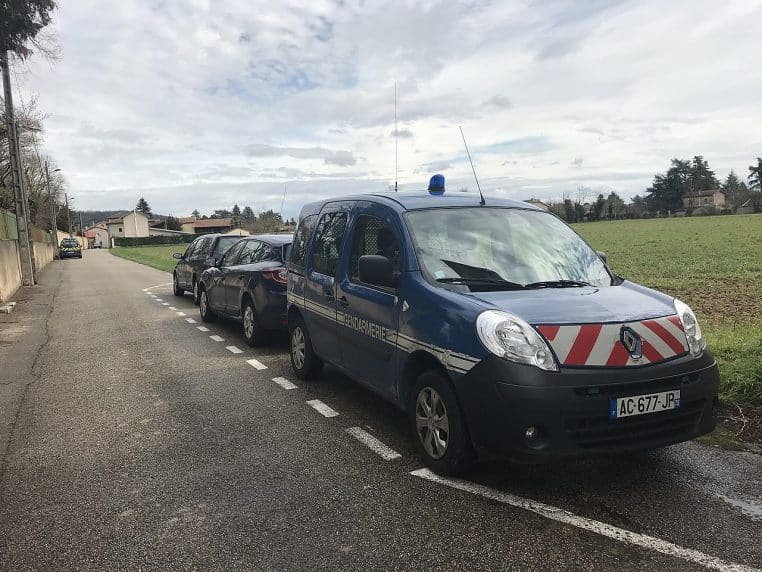 Voiture sérigraphiée de la gendarmerie française.